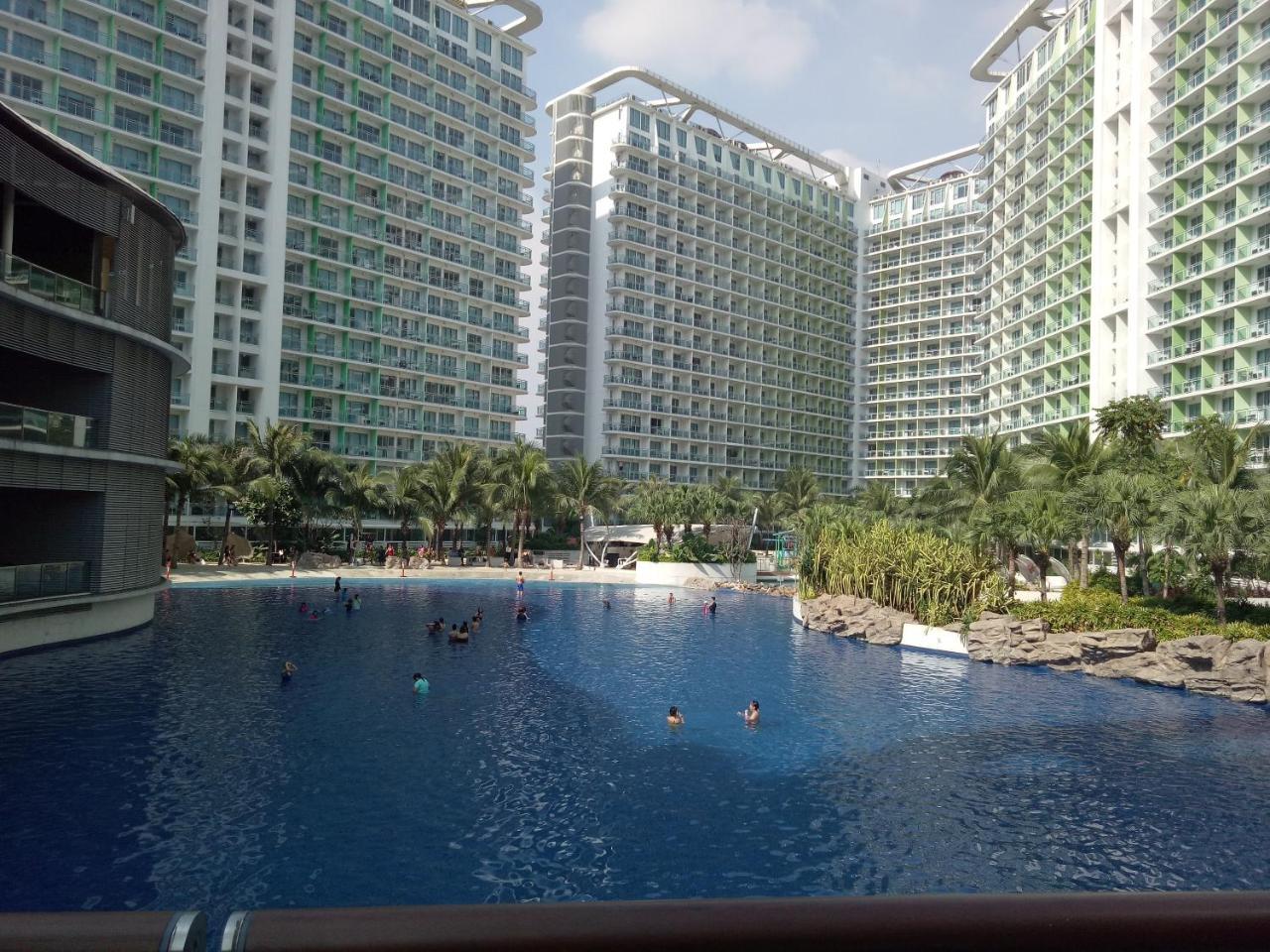 Azure Urban Resort Residences Manila Exterior photo